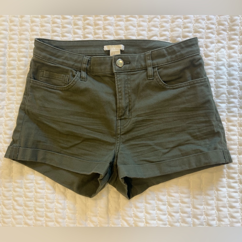 Size 6 H&M Dark Green Shorts